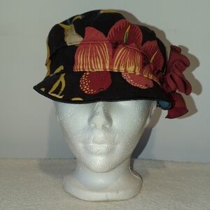 Women's Hat With in Black and Red